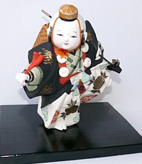 Бэнкей с копьем и чётками, японская антикварная статуэтка из керамики