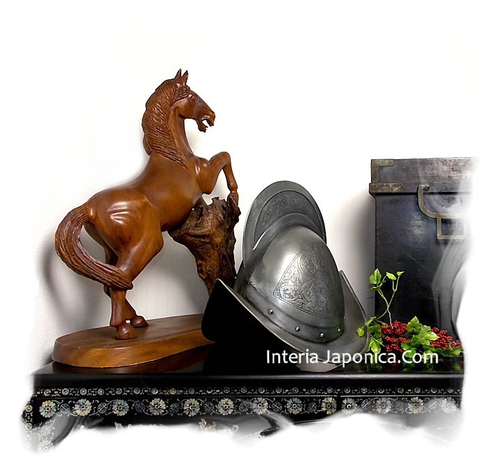 резная деревянная скульптура Играющий Конь, 1920-е гг., Япония