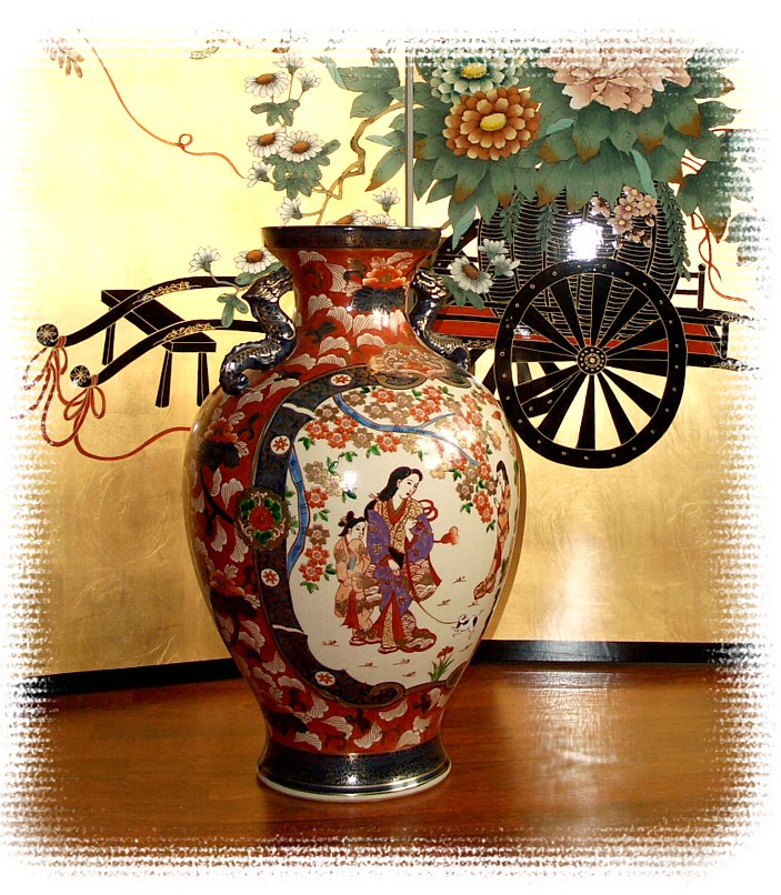 японская старинная фарфорвая ваза и ширма с росписью