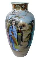 антикварная японская фарфоровая ваза с авторской круговой росписью