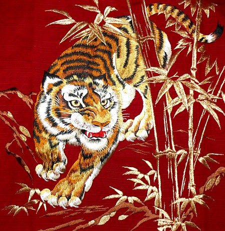 вышивка на японском мужском кимоно Тигр