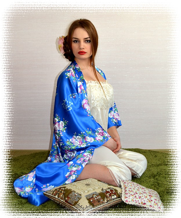 халатик кимоно из натурального шелка, сделано в Японии. Онлайн-магазин Japan Direct