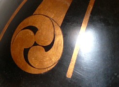 самурайский фамильный мон (герб) на головном уборе 