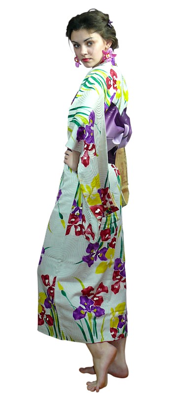 японское традиционное женское шелковое кимоно