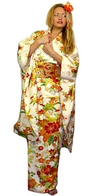 японское женское кимоно из шелка